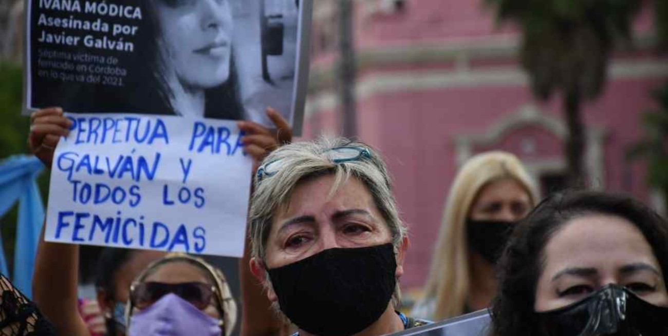 Mujeres marcharon en Córdoba en repudio al femicidio de Ivana Módica  