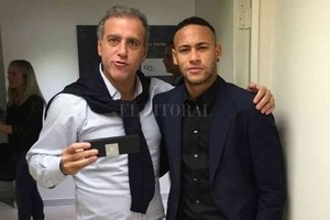 Gentileza Andre Cury junto a Neymar.