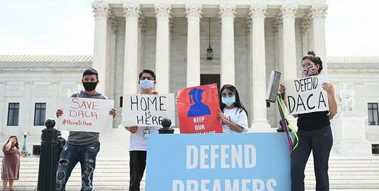 Inmigrantes: la Corte Suprema de Estados Unidos falla a favor de los "dreamers"