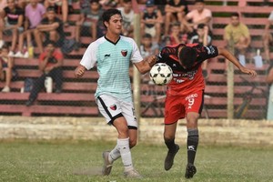 ELLITORAL_364075 |  Mauricio Garin Se larga la tercera. Partidos destacados para un sábado a todo fútbol de Liga. Independiente, La Salle y Ciclón, suman el total de los puntos y van por más.