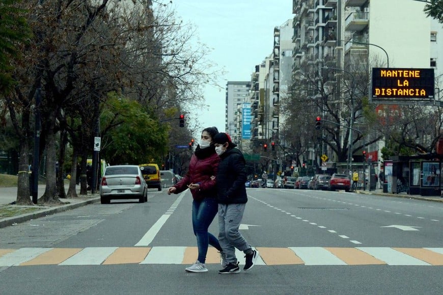 ELLITORAL_313238 |  "                                    " Télam 10072020 Buenos Aires La nueva normalidad en pleno feriado en Capital Federal con poca circulación de personas Foto Paula Ribas Cbri