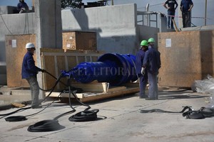 Flavio Raina Bomba. Una de las seis electrobombas que expulsarán los excedentes pluviales hacia el Salado.