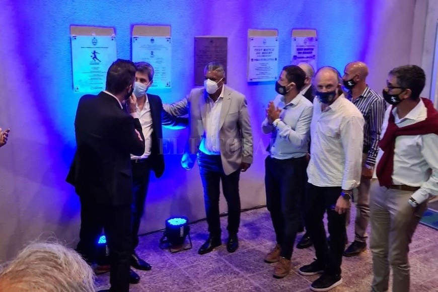 ELLITORAL_350742 |  Gentileza Prensa Unión La final de la Fase Complementación de la #CopaDiegoMaradona contó con la presencia de #Unión como invitado, en la figura de su vicepresidente Edgardo Zin, junto a Marcelo Tinelli, Claudio Tapia, dirigentes de los clubes y del Gobernador de San Juan, Sergio Uñac , expresó Unión en sus cuentas oficiales de redes sociales. Así, el vicpresidente de Luis Spahn marcó presencia institucional del Tate al lado de Tapia y Tinelli.