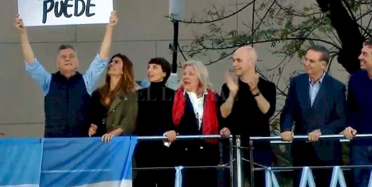 Macri lanza su campaña con una marcha en Belgrano