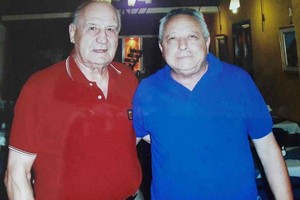 ELLITORAL_339101 |  Gentileza Conrado Aparo Aparo junto a Amílcar Brusa, el hombre que confió en un joven médico santafesino que en ese momento estaba aprovechando una beca en Italia.