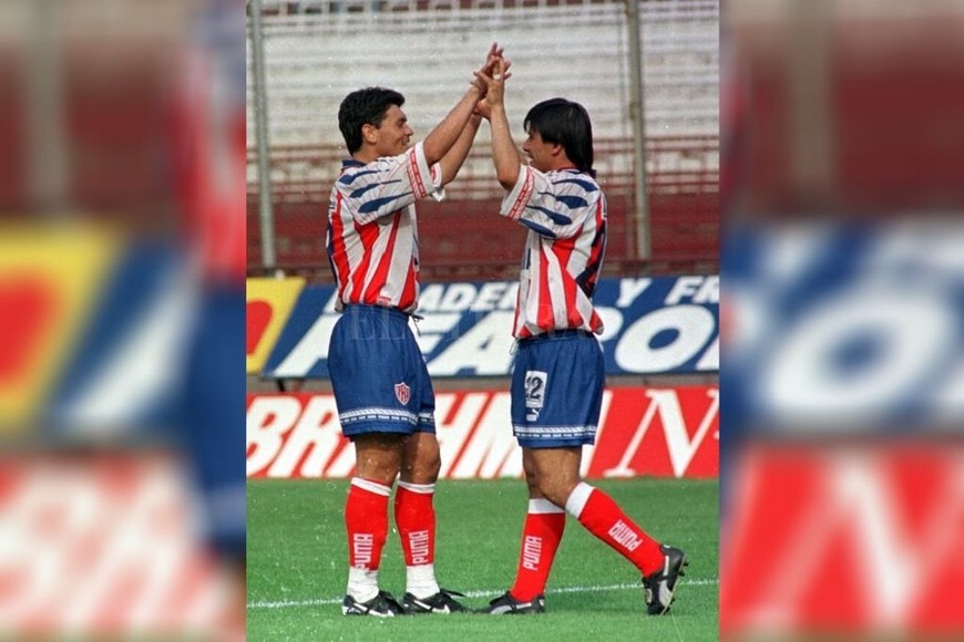 ELLITORAL_310399 |  Archivo El Litoral Con el Loco Marzo se entendían de memoria. Formaron una dupla letal en Unión. La empatía que había entre ellos era total.