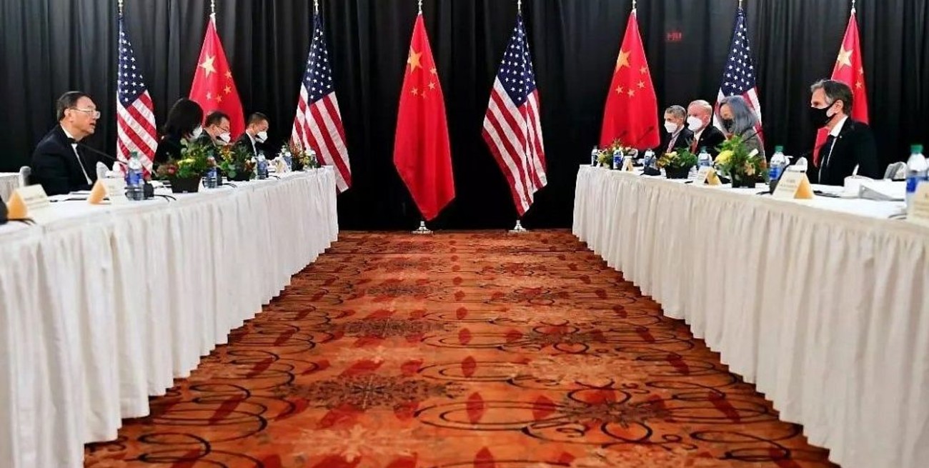 Cumbre estadounidense-china en Alaska, con cruce de amenazas