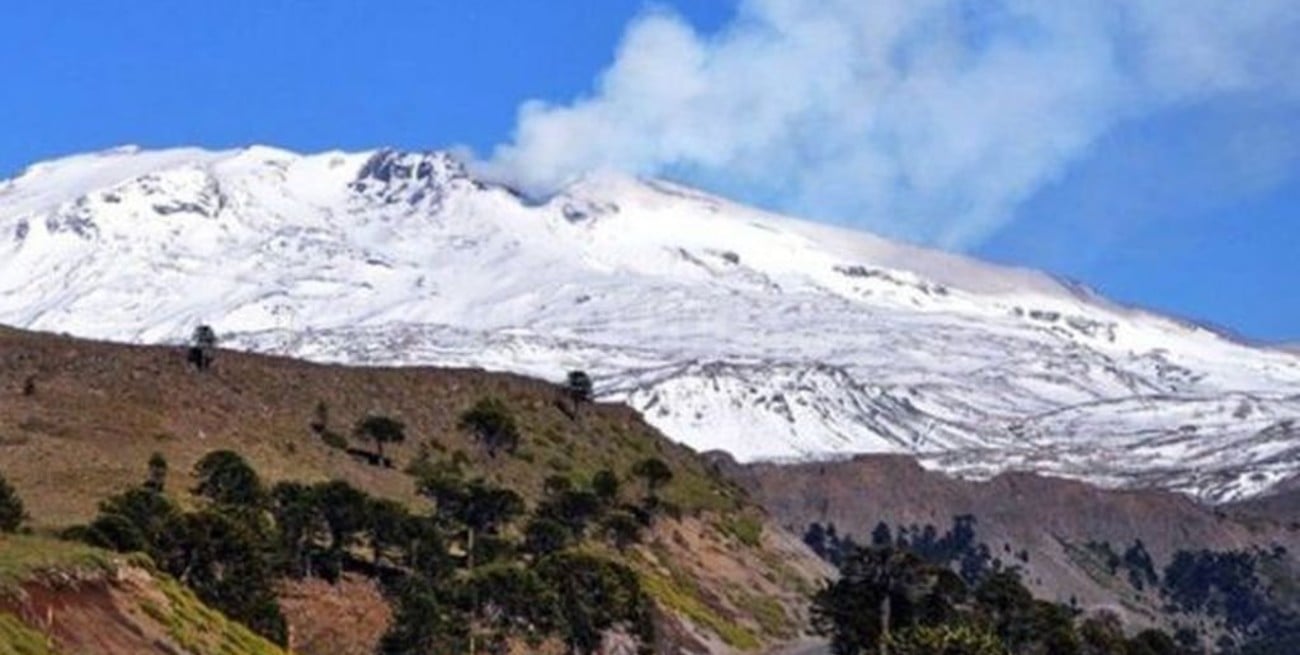 Neuquén: elevan a "naranja" el alerta por la actividad del volcán Copahue