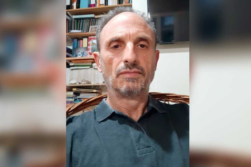 ELLITORAL_304743 |  Gentileza El Dr. Juan Claus es bioquímico de la ciudad, egresado de la Facultad de Bioquímica y Ciencias Biológicas (FBCB) de la Universidad Nacional del Litoral (UNL). Es Doctor con Orientación en Virología de la Universidad de Buenos Aires (UBA), y Profesor Titular de Virología de la FBCB-UNL.