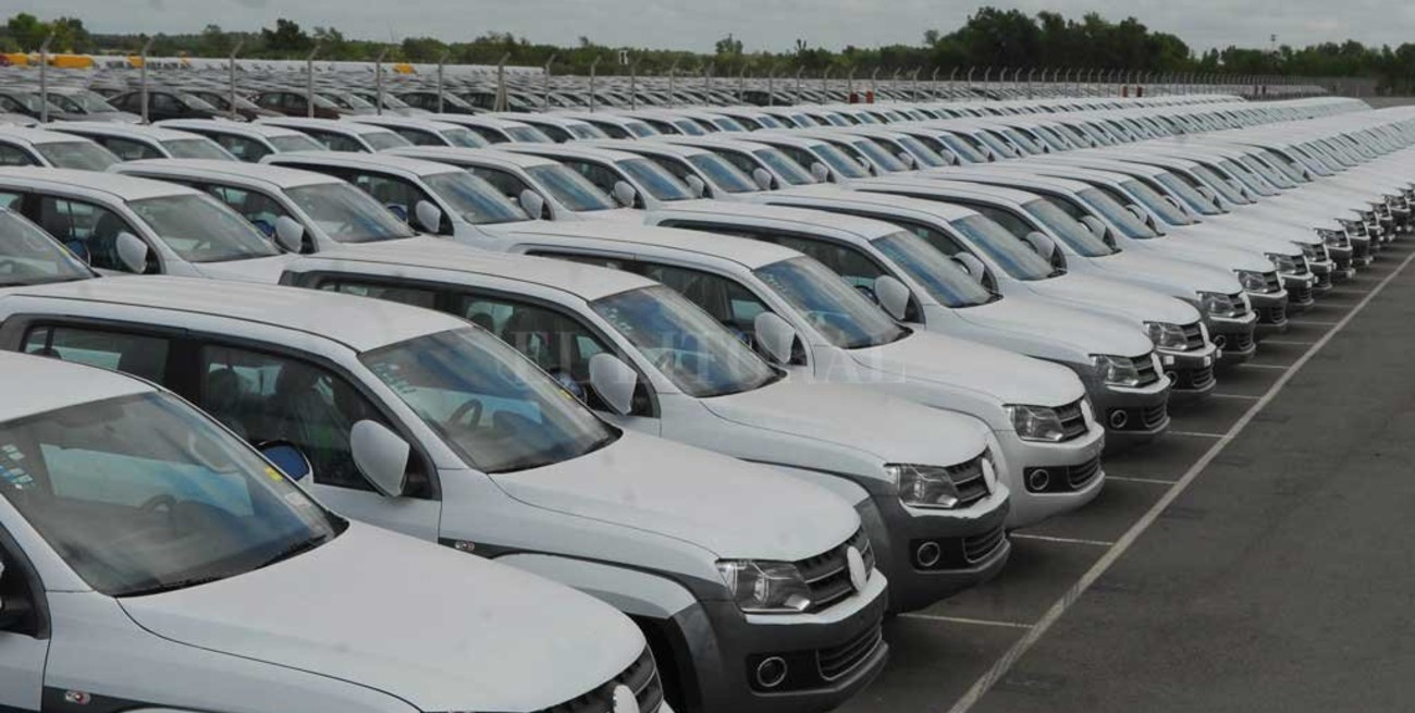 La venta de autos cayó 32,2% en febrero y en el año se patentarían menos de 370.000 unidades