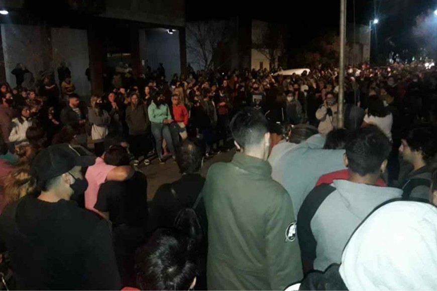 ELLITORAL_355127 |  Gentileza Los vecinos de la localidad bonaerense salieron a las calles a exigir justicia por la muerte de Úrsula, presuntamente asesinada por su expareja.