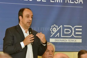 Flavio Raina Panel. El intendente y  El Cambio en Santa Fe , en la Asociación de Dirigentes de Empresas.