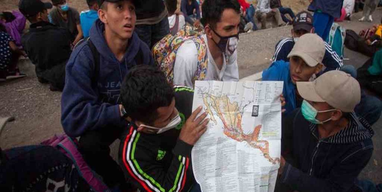 Estados Unidos permitirá la entrada a solicitantes de asilo que esperan en México