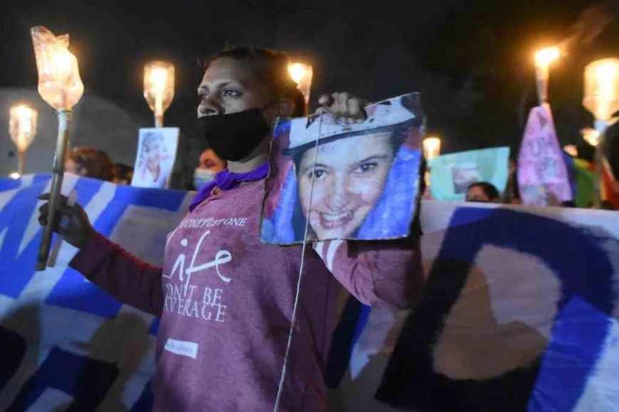 ELLITORAL_365845 |  Gentileza Familiares y vecinos realizaron una multitudinaria marcha de antorchas en la localidad bonaerense de Alejandro Korn para pedir por la aparición de Tehuel.