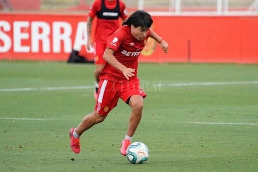 ELLITORAL_308550 |  Gentileza El  nuevo Messi , así llama la prensa española a Luka Romero, hijo de un ex jugador de Atlético Rafaela que promete debutar en Mallorca con solo 15 años.