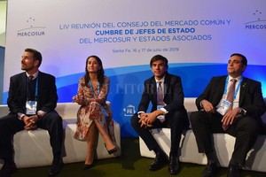 Prensa Cancillería Argentina El Secretario de Relaciones Internacionales de la Cancillería Argentina Horacio Reyser junto a los demás negociadores del Mercosur para el Acuerdo UE - Mercosur  Pedro Miguel da Costa Silva (Brasil), Valeria Csukasi (Uruguay) y Juan Ángel Delgadillo (Paraguay)