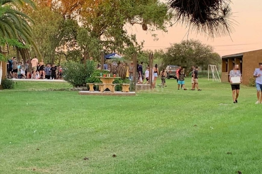 ELLITORAL_346522 | El Litoral En casasquintas de la zona de la costa (Villa California, Colastiné y Rincón, entre otros) se desactivaron reuniones masivas; una de ellas con más de 500 personas.