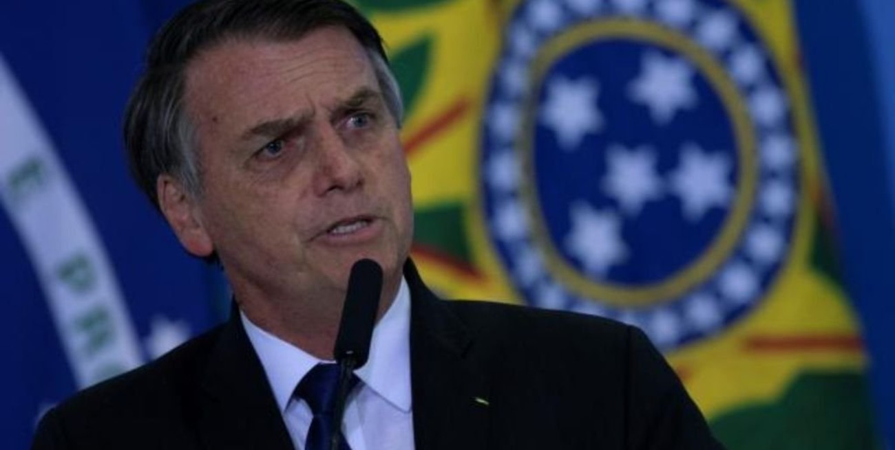 Bolsonaro vetó el uso obligatorio de mascarillas en lugares cerrados