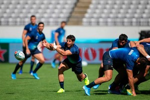 ELLITORAL_263161 |  Prensa UAR Marca el rumbo. Gesto técnico ideal de Cubelli abriendo la pelota tras un scrum en el Captains Run.