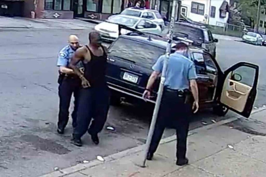 ELLITORAL_368044 |  Imagen ilustrativa Momento en que los agentes arrestaban a George Floyd.