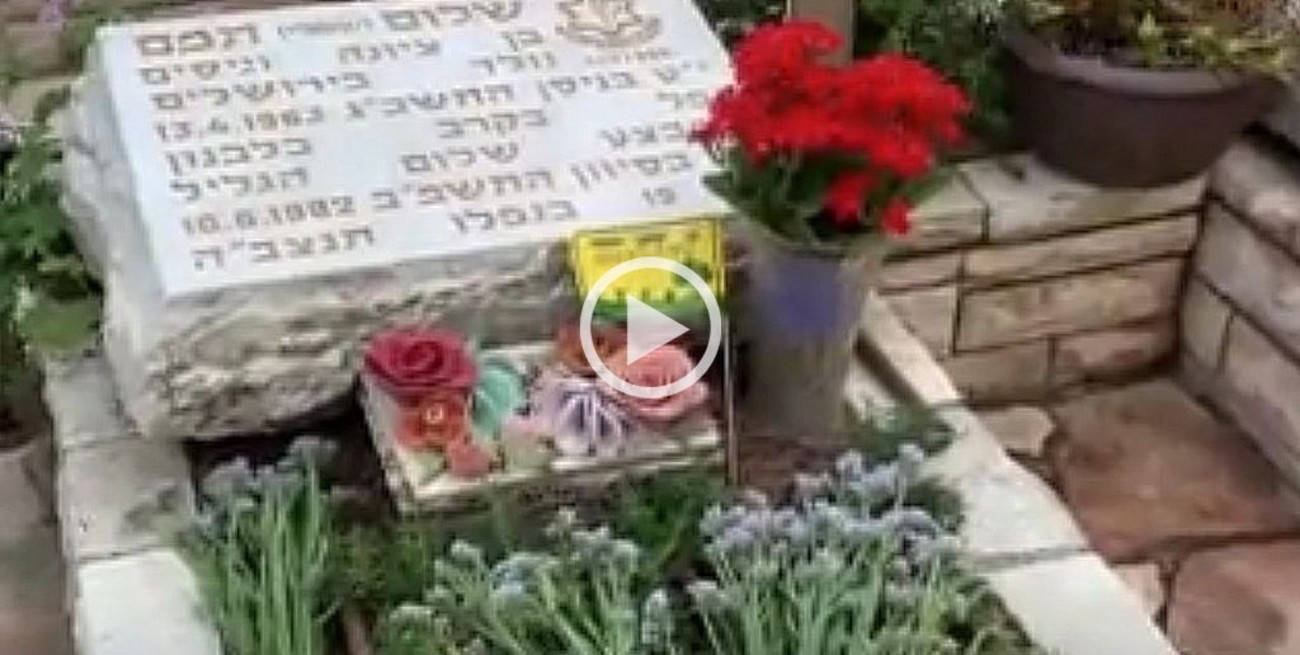 Israel recuerda a sus caídos desde casa por el cierre de cementerios