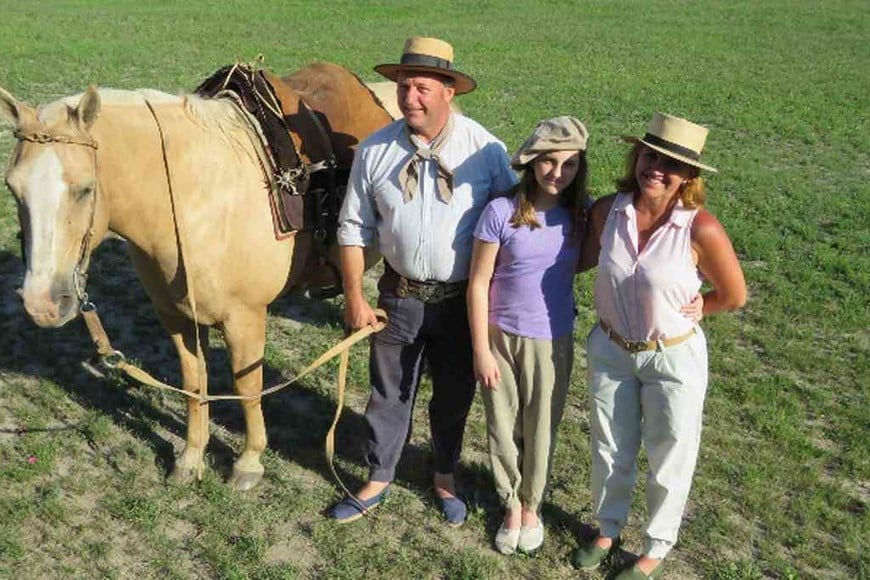 ELLITORAL_345089 |  Gentileza Familia criolla. Osvaldo Raimondi con su familia ve en esta raza un vínculo con el pasado y con los caballos que forjaron nuestra historia.