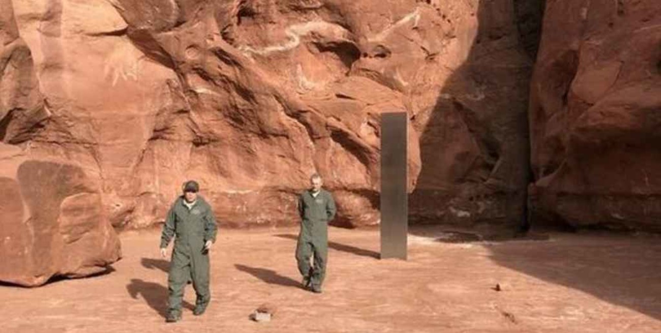 Video: descubren un misterioso monolito de metal en medio del desierto en Utah 