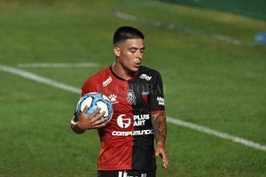 Mauricio Garín Brian Fernández, el día que le marcó el golazo a Defensa y Justicia. Fue el único que hizo con la camiseta de Colón, luego fue titular ante Central Córdoba y ya quedó afuera del partido con Gimnasia. Tuvo una fuerte discusión con uno de los ayudantes de Domínguez y algunos  faltazos  a los entrenamientos.