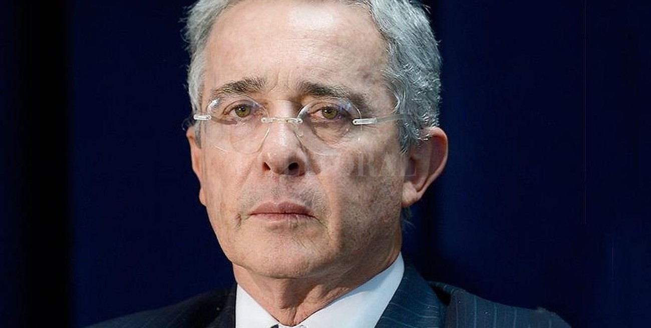 El expresidente colombiano Álvaro Uribe tiene coronavirus