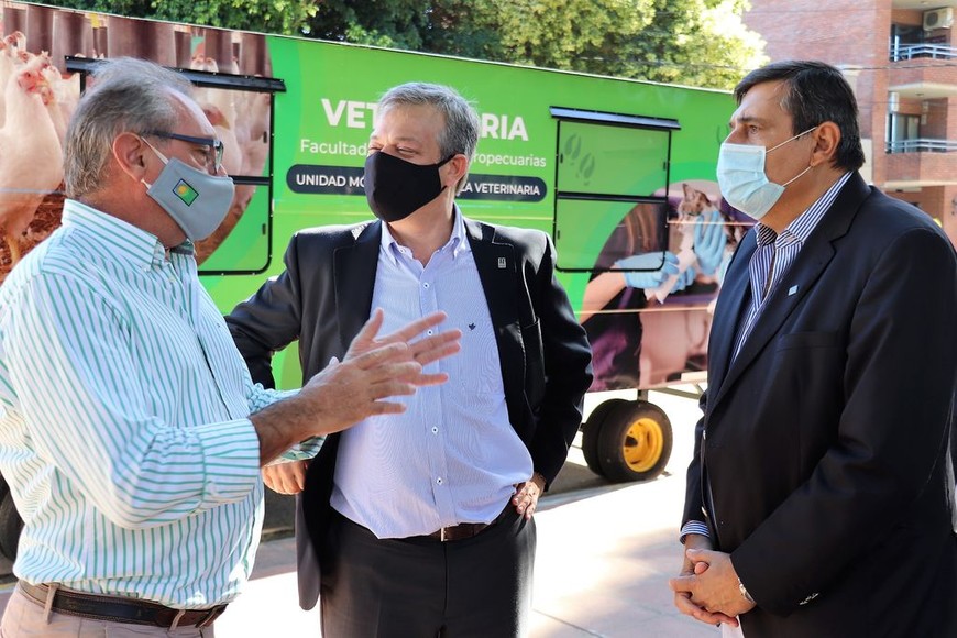 ELLITORAL_356420 |   Daniel Costamagna, ministro de Producción, Ciencia y Tecnología de la Provincia; Eugenio Martín De Palma, rector de la UCSF y Armando De Feo, presidente del Directorio UCSF.