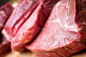 ELLITORAL_345613 |  Bob Ingelhart Raw steak on a cutting board