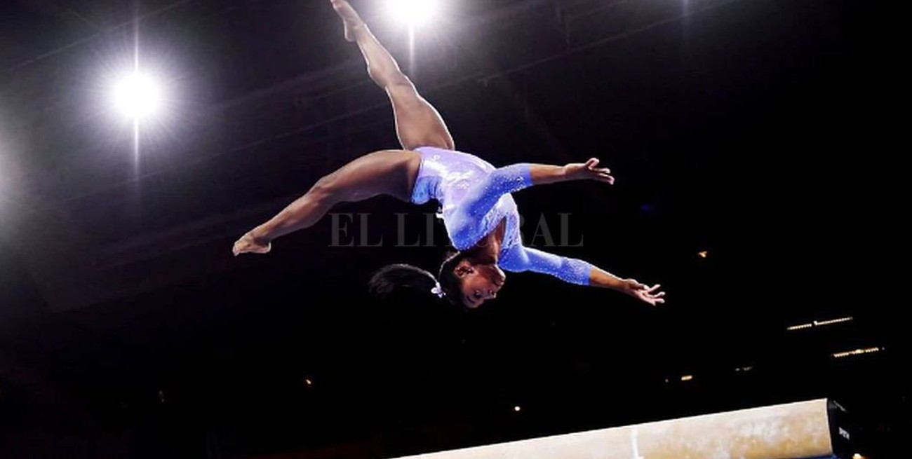 La atleta Simone Biles demandó al Comité Olímpico por los abusos sexuales de Larry Nassar