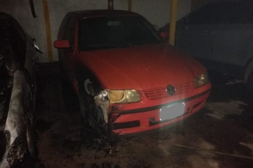 ELLITORAL_361162 |  Gentileza Un Volkswagen Gol también recibió daños.