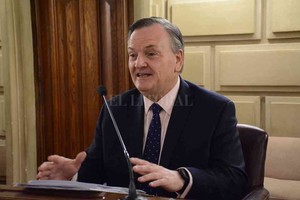 ELLITORAL_362880 |  Imagen ilustrativa Es hora de que el gobierno provincial y el nacional instrumenten el pago de la deuda ordenada por la Corte , dijo Felipe Michlig.