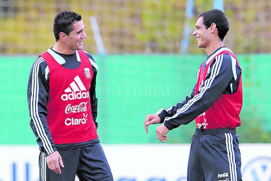 ELLITORAL_359246 |  Archivo Con  Bichi  en la Selección. José  Pepe  Sand al lado de Esteban Oscar Fuertes en el predio que la AFA tiene Ezeiza: eran tiempos de Diego Armando Maradona como DT en la Selección.