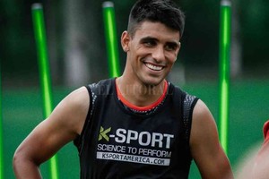 Gentileza Prensa Club Colón Nicolás Leguizamón y su sonrisa ancha buscando que esta segunda parte en Colón sea provechosa y convierta muchos goles. Ya le  pagó  a Domínguez por la confianza que le tuvo y convirtió en Santiago.