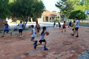 Gonzalo Fracchia Banco Provincial realiza los entrenamientos del mini básquet al aire libre