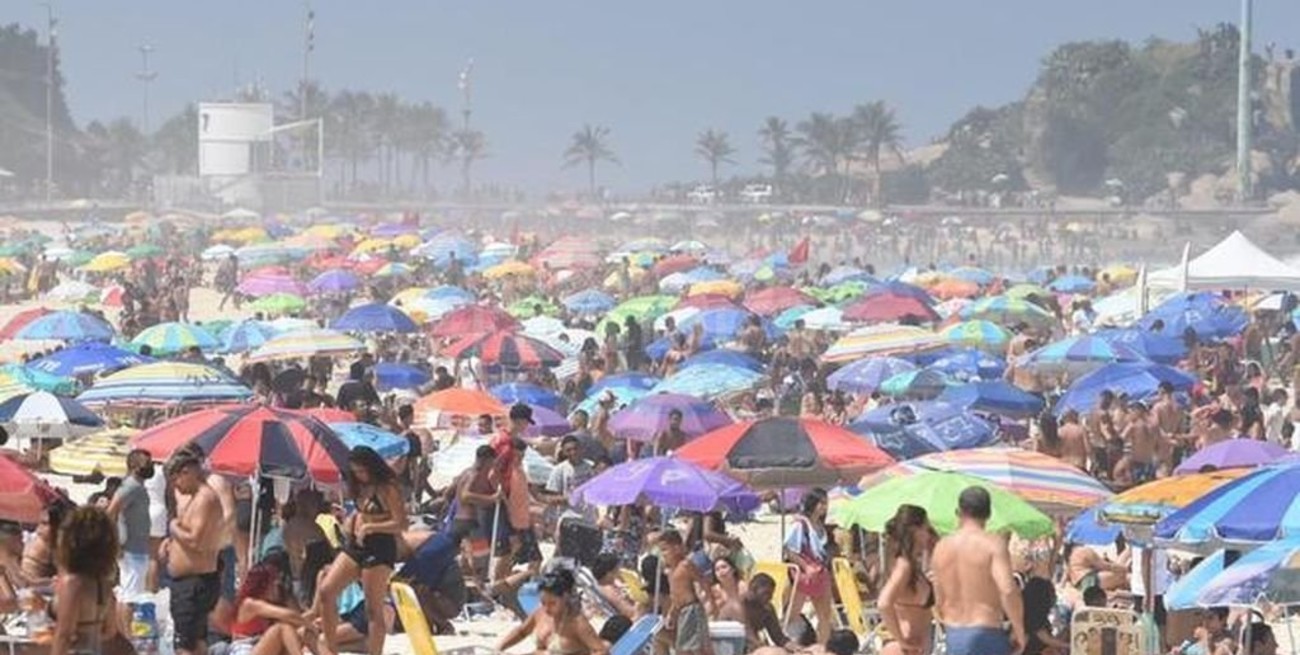 Brasil: pese a pandemia, el Día de la Independencia se celebra a "playa llena"