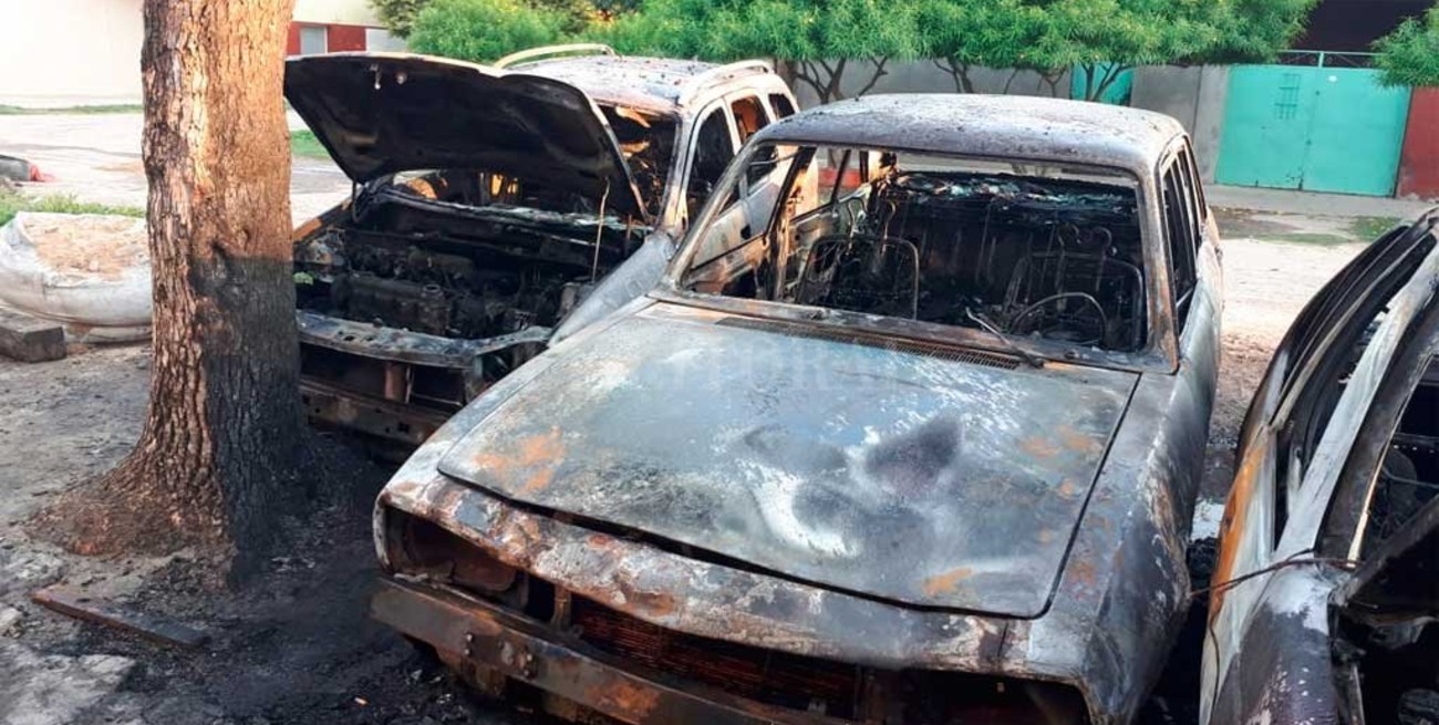 Cuatro autos incendiados en un taller del norte de la ciudad de Santa Fe