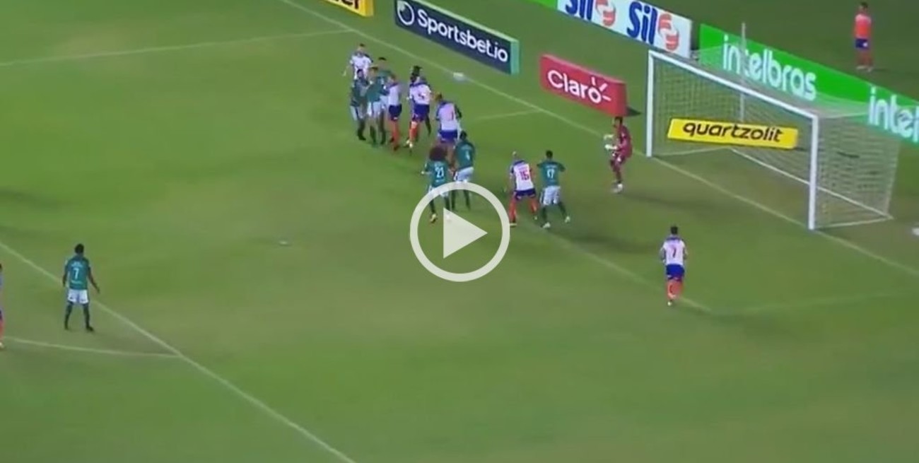 Video: el "Flaco" Conti marcó un gol de cabeza en la victoria del Bahía ante Manaus