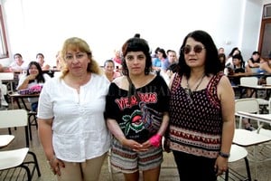 Pablo Aguirre. Presentes. Melisa Noguera, Bernarda Massolo y Silvia Castillo (izq. a der.), narraron sus experiencias de sobrevivencia y lucha.