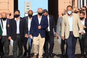 Gentileza Los integrantes de la mesa de enlace al retirarse de la Casa de Gobierno donde fueron recibidos por el presidente Alberto Fernández.