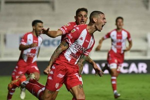 Pablo Aguirre El festejo del chileno Peñailillo en el arranque del segundo tiempo.