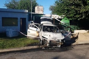 ELLITORAL_364838 |  Gentileza Así quedó el vehículo atacado por las llamas.