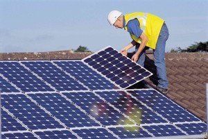 ELLITORAL_340271 |  Archivo. Se destaca la incorporación de energía solar fotovoltaica y solar térmica, sustitución de luminarias, uso de biodiesel, eficiencia energética en hogares y edificios públicos.