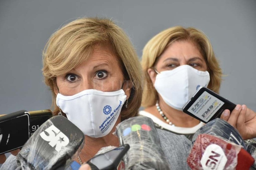 ELLITORAL_354217 |  Flavio Raina Volver a retomar los controles y realizar los estudios indicados en cada momento de la vida, es indispensable para seguir trabajando en la prevención del cáncer , dijo Graciela López de Degani, directora de la Agencia de Control del Cáncer, quien junto a la ministra de Salud, Sonia Martorano, brindaron una conferencia de prensa este jueves en el Cemafe.