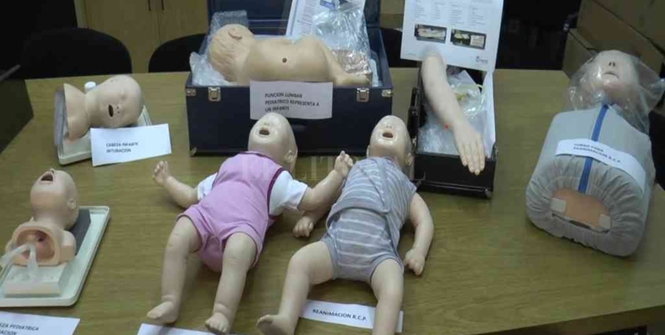 El Centro de Simulación del hospital Alassia incorporó nuevos muñecos pediátricos