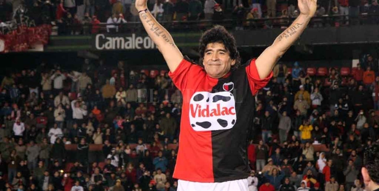El día que Maradona se  puso la camiseta de Colón