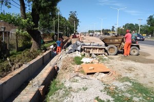 ELLITORAL_270469 |  El Litoral 13 km de desagües. Los drenajes, de un lado y del otro de la ruta, son uno de los importantes trabajos que se realizan actualmente.