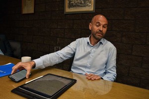 Guillermo Di Salvatore Respecto de las regulaciones burocráticas que afectan el costo logístico, Dietrich ejemplificó que  un permiso de carga internacional tardaba 180 días. Hoy tarda 10 .